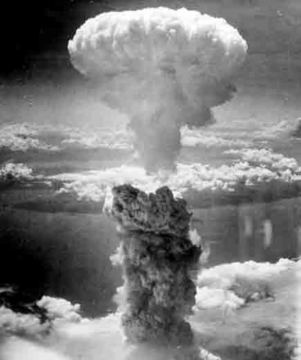 Photographic image of Magasaki mushroom cloud.