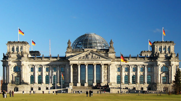Photographic image of the renovated German Reichstag.